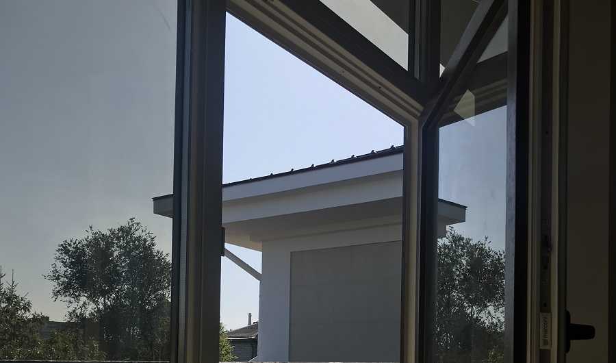 Вид из помещения деревянные окна со стеклопакетом